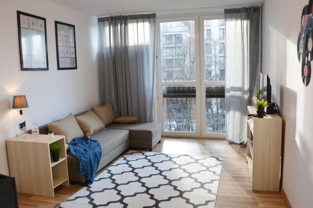 Ohmyhome - Park Mirowski Apartment Варшава Экстерьер фото