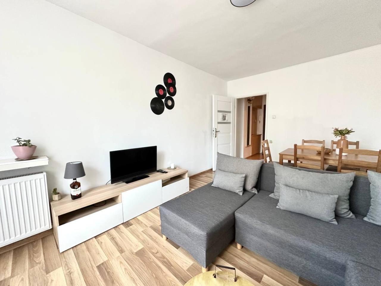Ohmyhome - Park Mirowski Apartment Варшава Экстерьер фото